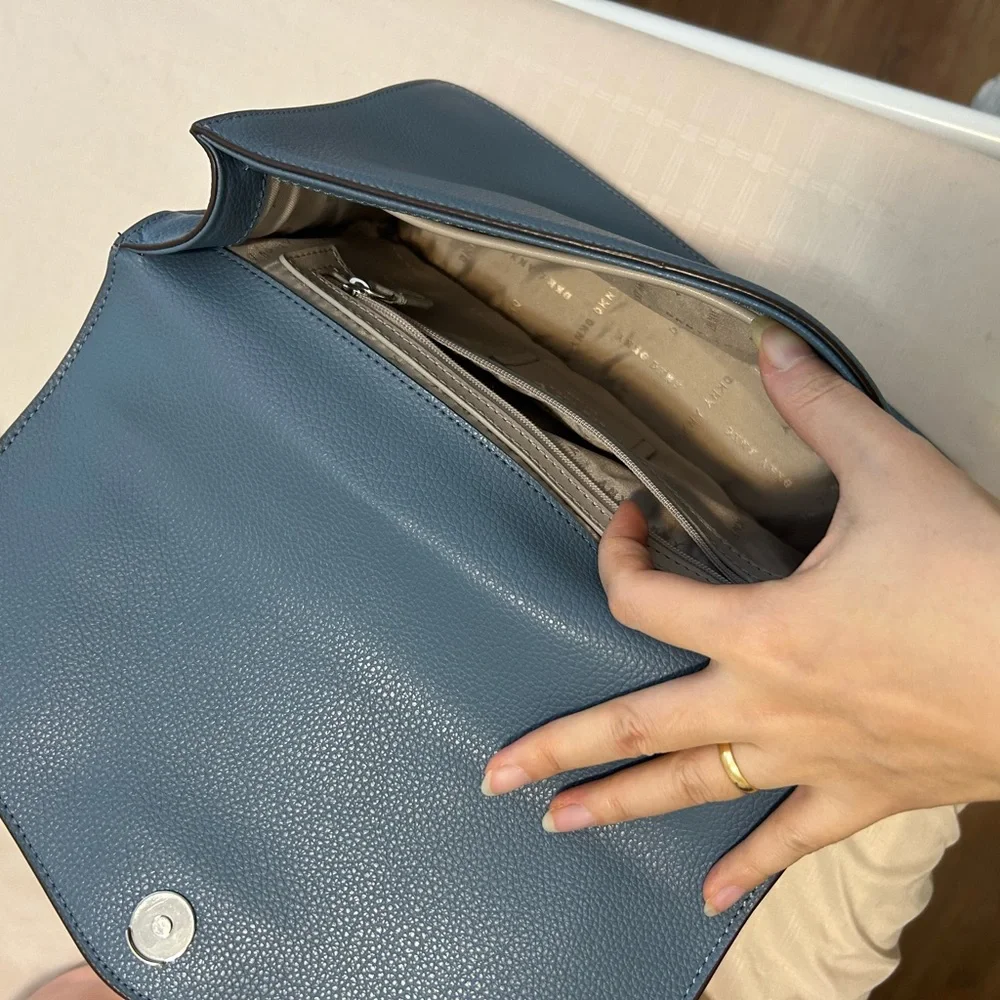 🩵DKNY Blue Leather Crossbody Bag with Chain Strap ECU - Picture 6 of 9